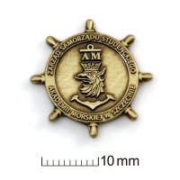 znaczek pins tłoczony z mosiądzu; wykończenie przez patynowanie; znaczek wykonany dla Akademii Morskiej W Szczecinie